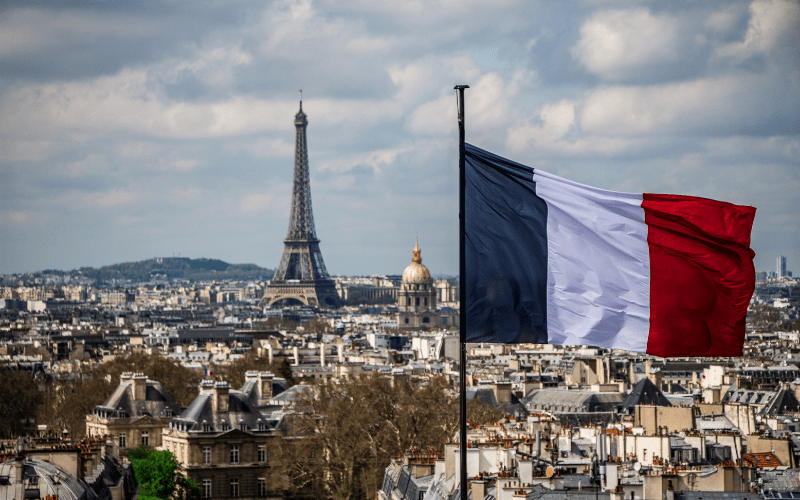 Increased payment delays for French businesses, amid growing social and political risks